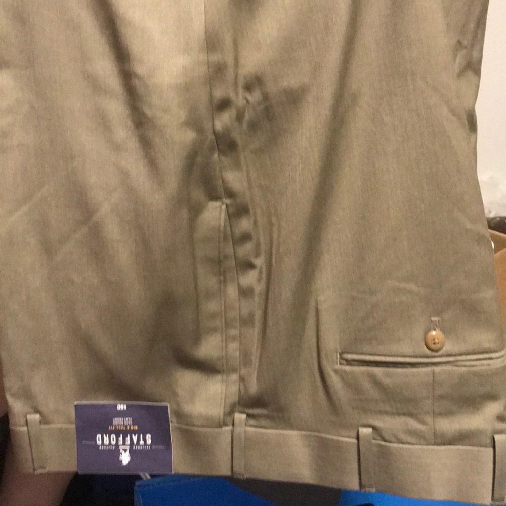 Men’s Stafford 50X30 Dress pants! New with tags.